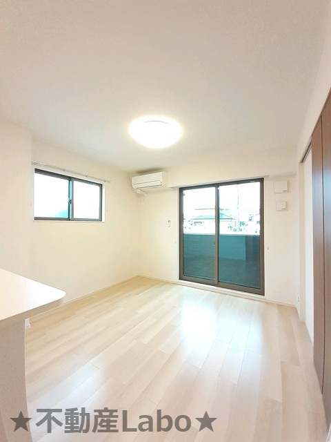 リヨン A　101の居間・リビング