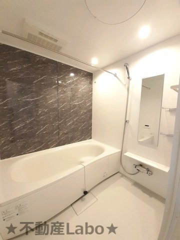 リヨン A　101の浴室