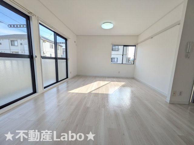 フレグランスこかわAの居間・リビング