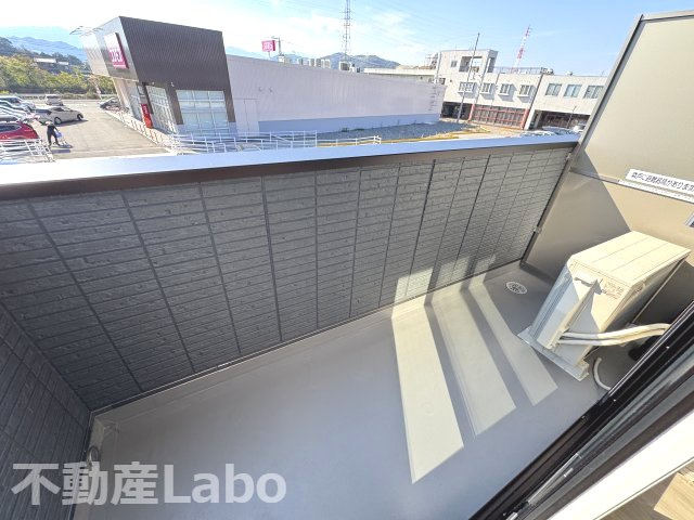 徳島市問屋町のアパートのバルコニー