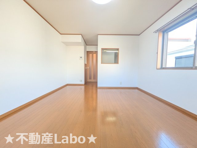 ティラーノGXの居間・リビング