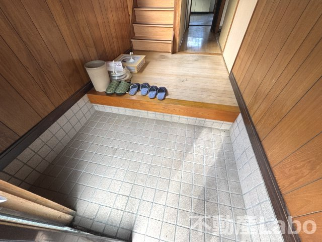 北島江尻戸建の玄関