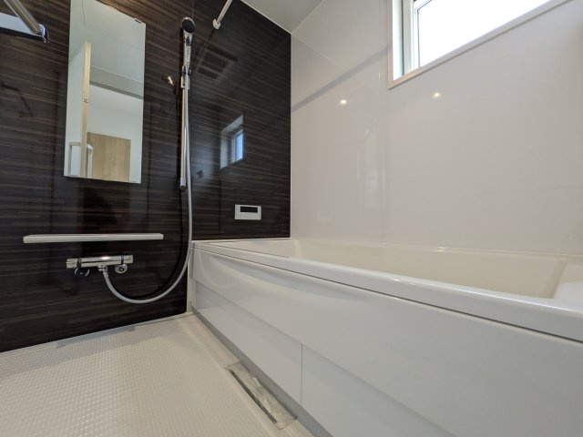 【浴室】 | 半身浴もゆっくり楽しめる広々浴室