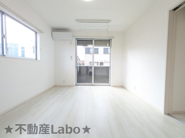 アールハイツ松茂Bの居間・リビング