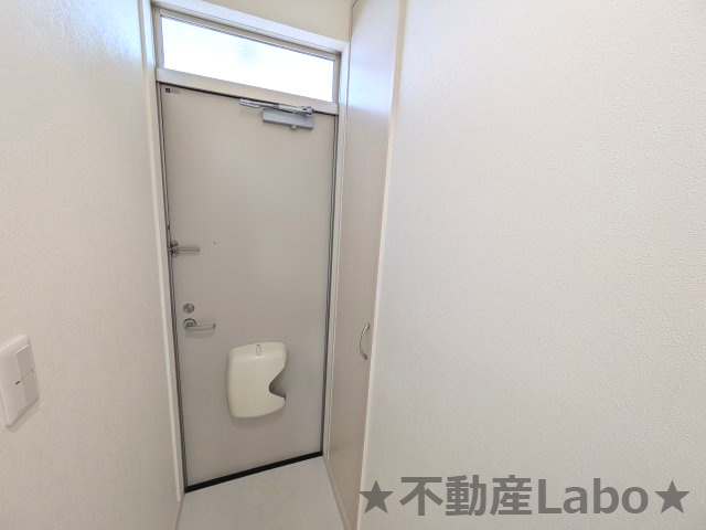 アールハイツ松茂Bの玄関