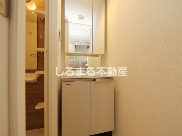 コンフォリア・リヴ大阪本町の独立洗面台