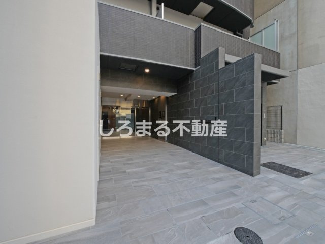 コンフォリア・リヴ大阪本町のエントランス