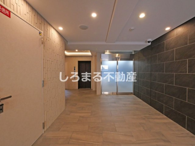 コンフォリア・リヴ大阪本町のロビー