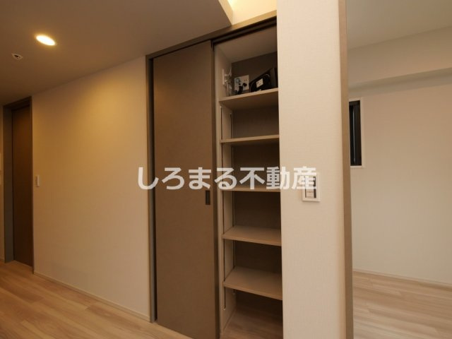 コンフォリア・リヴ北浜淡路町の収納