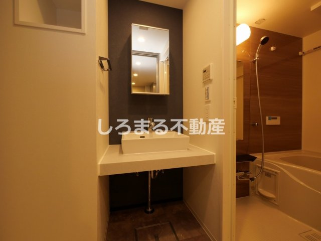 コンフォリア・リヴ北浜淡路町の洗面所