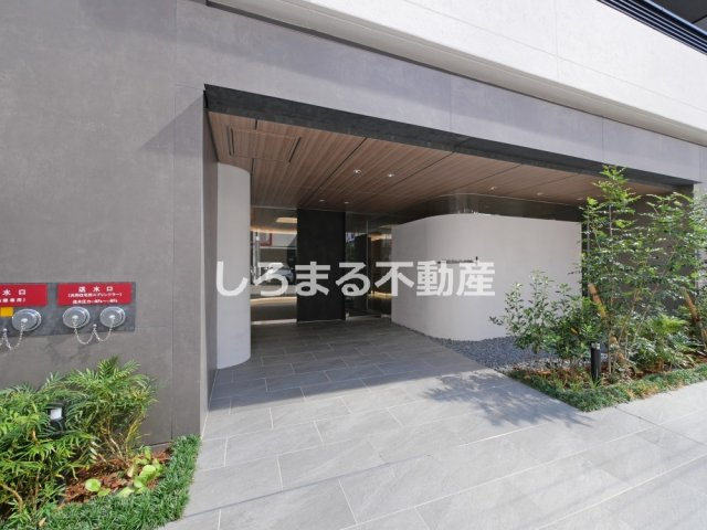 コンフォリア・リヴ北浜淡路町のエントランス