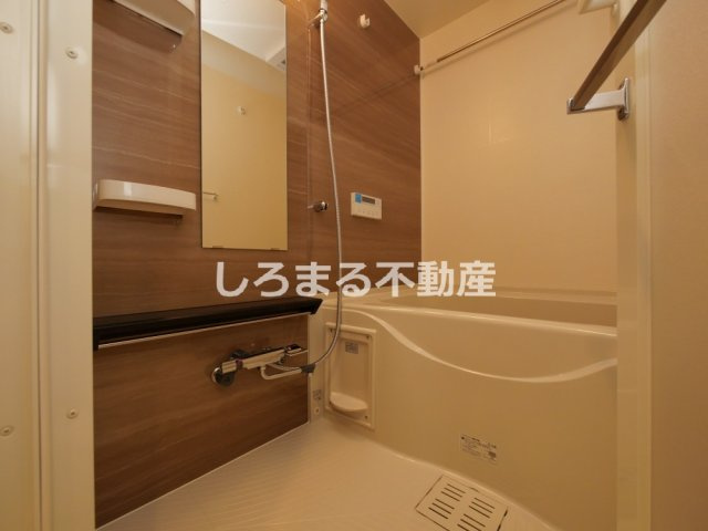 コンフォリア・リヴ北浜淡路町の浴室