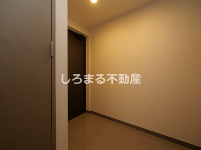 コンフォリア・リヴ北浜淡路町の玄関