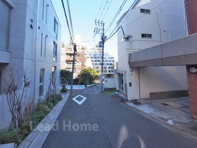 【その他】 | シャトー赤坂台 | 前面道路