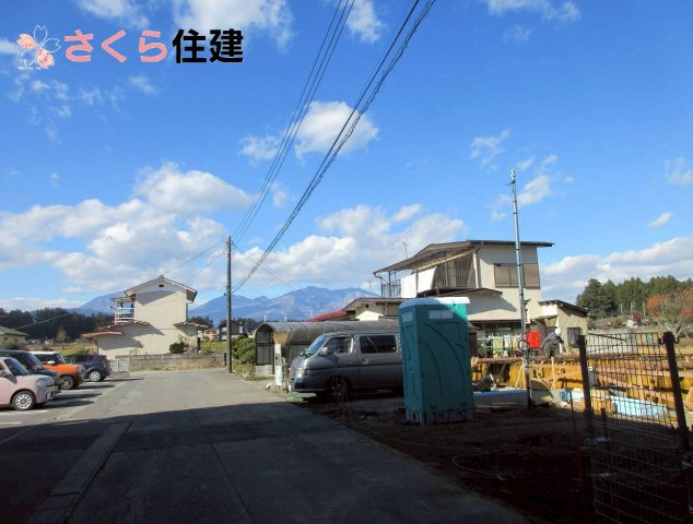 クレイドルガーデン日光市吉沢　第2　2号棟の前面道路含む現地写真|駐車場は並列で2台駐車が可能です◎