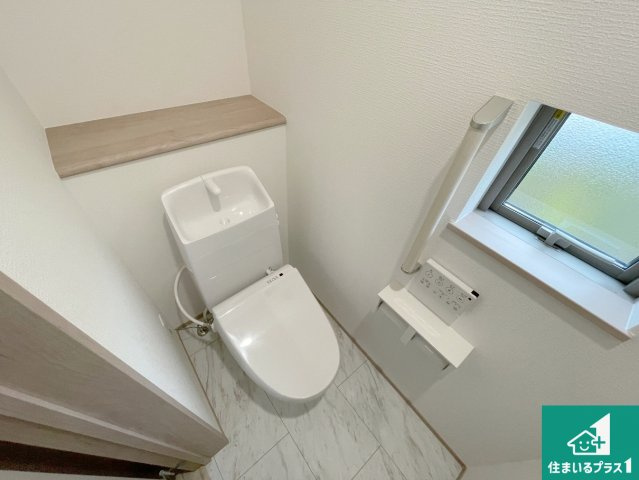 西宮市大社町　新築一戸建てのトイレ|1・2階の2ヶ所にあるので、朝の忙しい時間の順番待ちもなく、深夜の利用にも大変便利です。