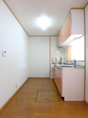 トゥー・ル・モンドＣのキッチン|イメージ103号室の写真（反転あり）