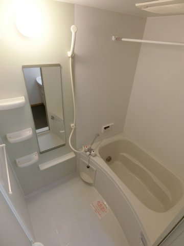 トゥー・ル・モンドＣの浴室|イメージ103号室の写真（反転あり）