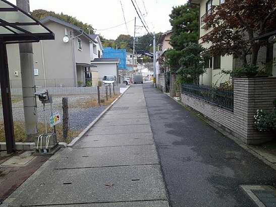 【前面道路含む現地写真】