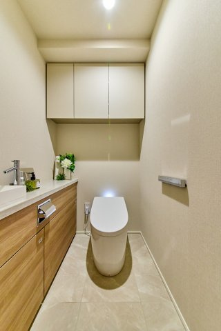 【トイレ】 | 白金ザ・スカイＥ棟 | 手洗い付きで清潔感のあるトイレ。