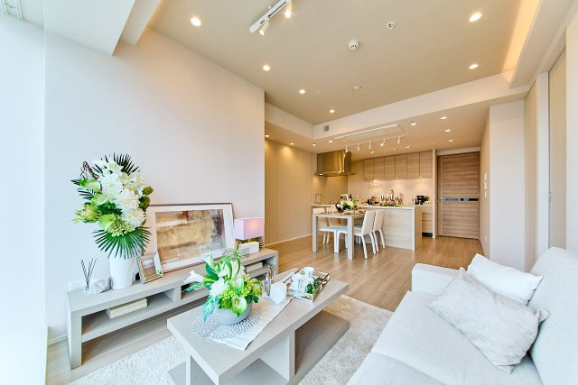 【居間・リビング】 | 白金ザ・スカイＥ棟 | 大きな窓があり陽当たりの良いLDK。