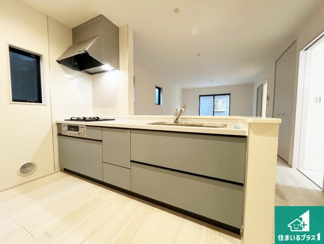 加古川市別府町新野辺北町　第7期　新築一戸建ての前面道路含む現地写真|周辺は落ち着いた街並みの住宅地！子育てがしやすい住環境です！まだ未完成ですが、現地でしかわからない事もございます。是非一度ご覧ください。