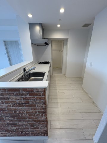 アルファステイツ城西砂子のキッチン|キッチン横には洗面があります！