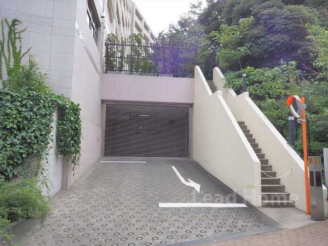 【駐車場】 | ザ・レジデンス白金スイート