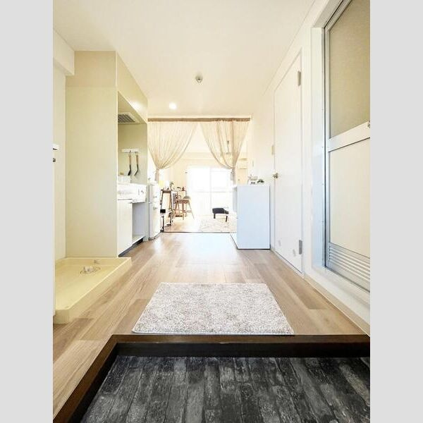 Gran　Pino春日　プランツ・緑地の玄関