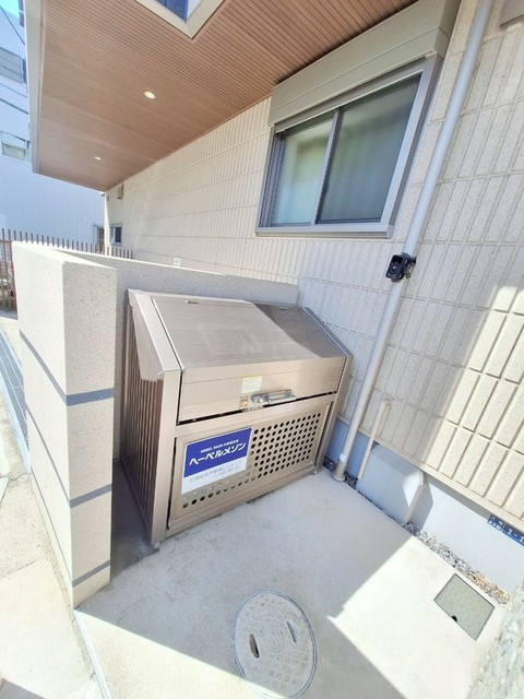 Brilliance本八幡 ブリリアンスのその他共用部分|★敷地内ごみストッカー★