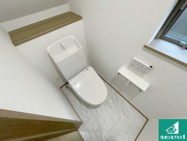 西宮市大社町　新築一戸建てのトイレ|1・2階の2ヶ所にあるので、朝の忙しい時間の順番待ちもなく、深夜の利用にも大変便利です。