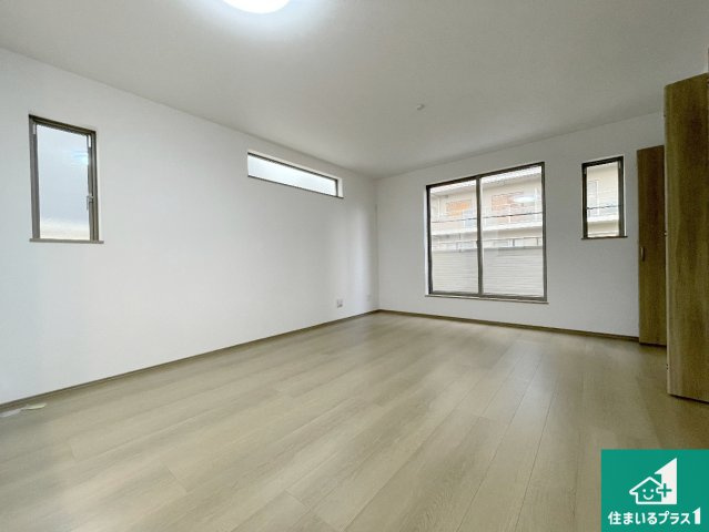 西宮市大社町　新築一戸建ての洋室|シンプルな洋室は、自分好みのインテリアが楽しめます♪ご家族とインテリアや家具を選びに行くのは新築購入時の醍醐味の一つです。ぜひお楽しみください♪