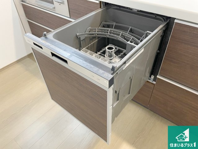 西宮市大社町　新築一戸建ての設備|食事後の一仕事、食器洗いをボタン一つでお任せできちゃいます！場所を取らないビルトイン式なので、お料理スペースもしっかり確保！