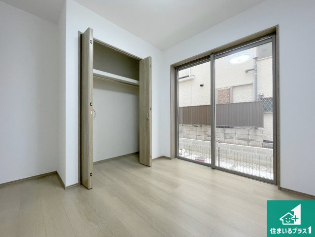 西宮市大社町　新築一戸建ての洋室|シンプルな洋室は、自分好みのインテリアが楽しめます♪ご家族とインテリアや家具を選びに行くのは新築購入時の醍醐味の一つです。ぜひお楽しみください♪