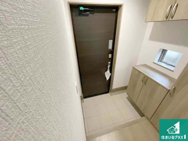 西宮市大社町　新築一戸建ての玄関|シューズボックスにはたくさんの靴が収納できるので玄関周りはいつもスッキリ！ご家族が増えても安心！シューズボックスにはたくさんの靴が収納できるので玄関周りはいつもスッキリ！ご家族が増えても安心！