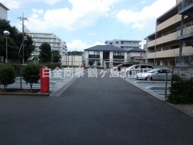 コンフォート若葉ポルカの駐車場