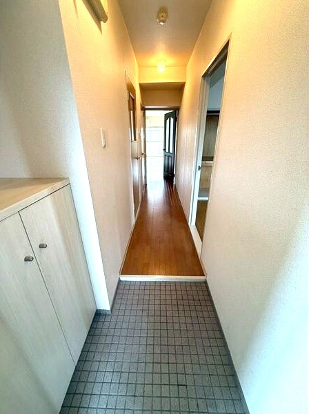 鴻の巣ヒルズビルの玄関