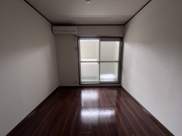 メゾンフォレスタの居間・リビング