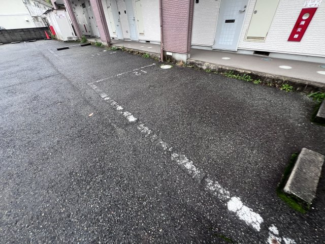 メゾンフォレスタの駐車場