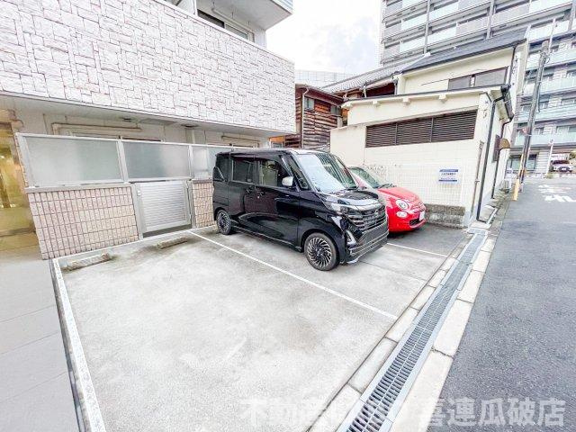 HRフロントリーガル平野の駐車場