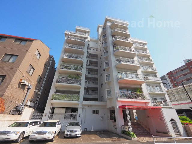 【外観】 | 六本木東豊エステート | 港区六本木7丁目に建つ「六本木東豊エステート」。地上9階建・総戸数37戸のマンションです。