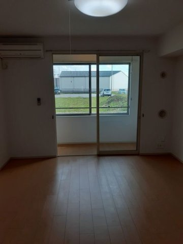 ビレッジ　ハイマウンテン　Ｅの居間・リビング