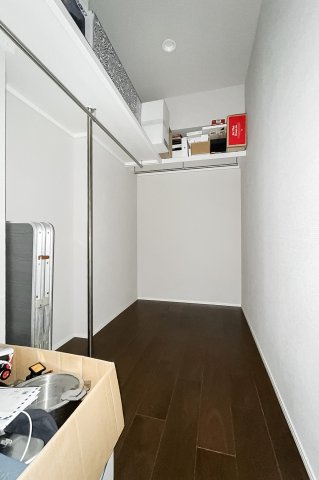 【収納】 | パルテール目黒青葉台 | 収納力のあるウォークインクローゼット。