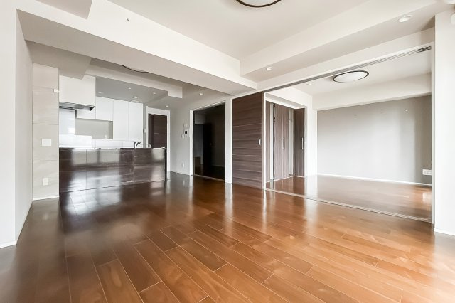 【居間・リビング】 | パルテール目黒青葉台 | 2019年リフォーム歴あり。室内キレイにお使いです。