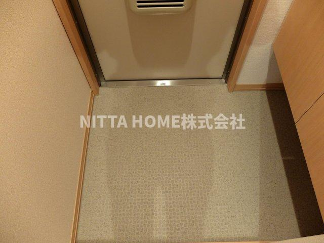 丹波篠山市杉のアパートの玄関|収納もある玄関です＊