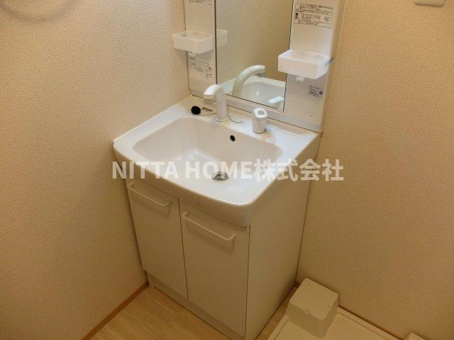 丹波篠山市杉のアパートの洗面所|シャワー付き洗面台完備で快適です＊