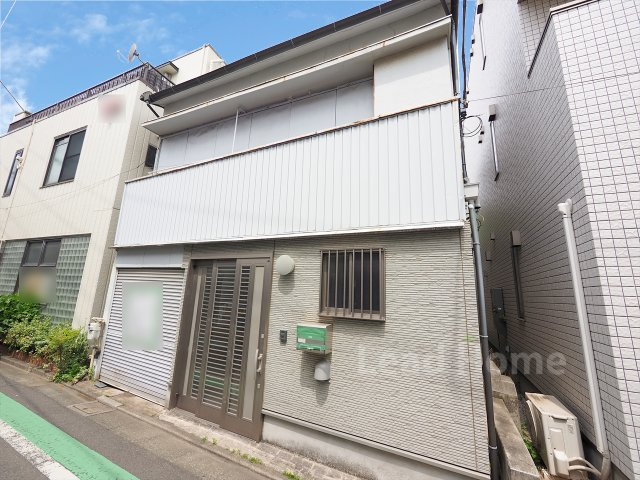 【外観】 | 目黒区駒場1丁目 | 公道に間口約6.2ｍ面しており、駐車スペースも取り易く便利です。