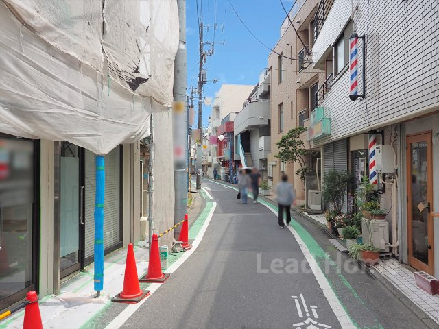 【前面道路含む現地写真】 | 目黒区駒場1丁目 | 建築条件がない為、お好きなハウスメーカーで理想のお住まいが建築できます。
