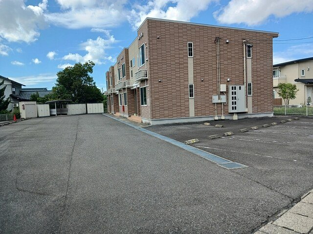 ジェルメ・ロ－ズⅡの駐車場