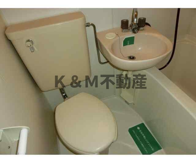 エステートピア・ルリのトイレ|ゆったりとした空間のトイレです